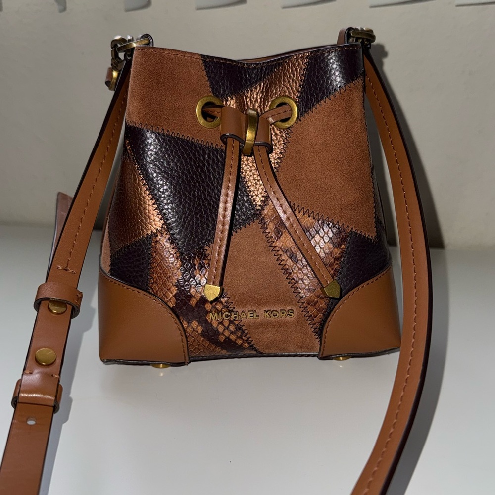 MICHAEL KORS Crossbody Bag (OPEN TO OFFERS)